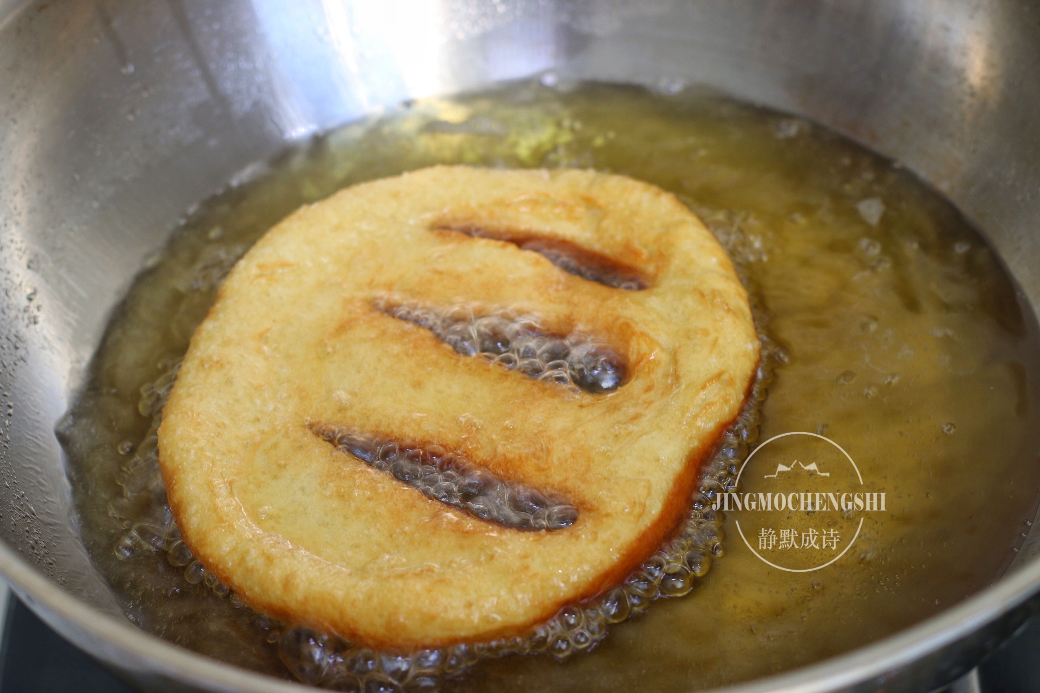 糖油饼怎么做又软又好吃又简单,早餐老北京糖油饼做法大全视频