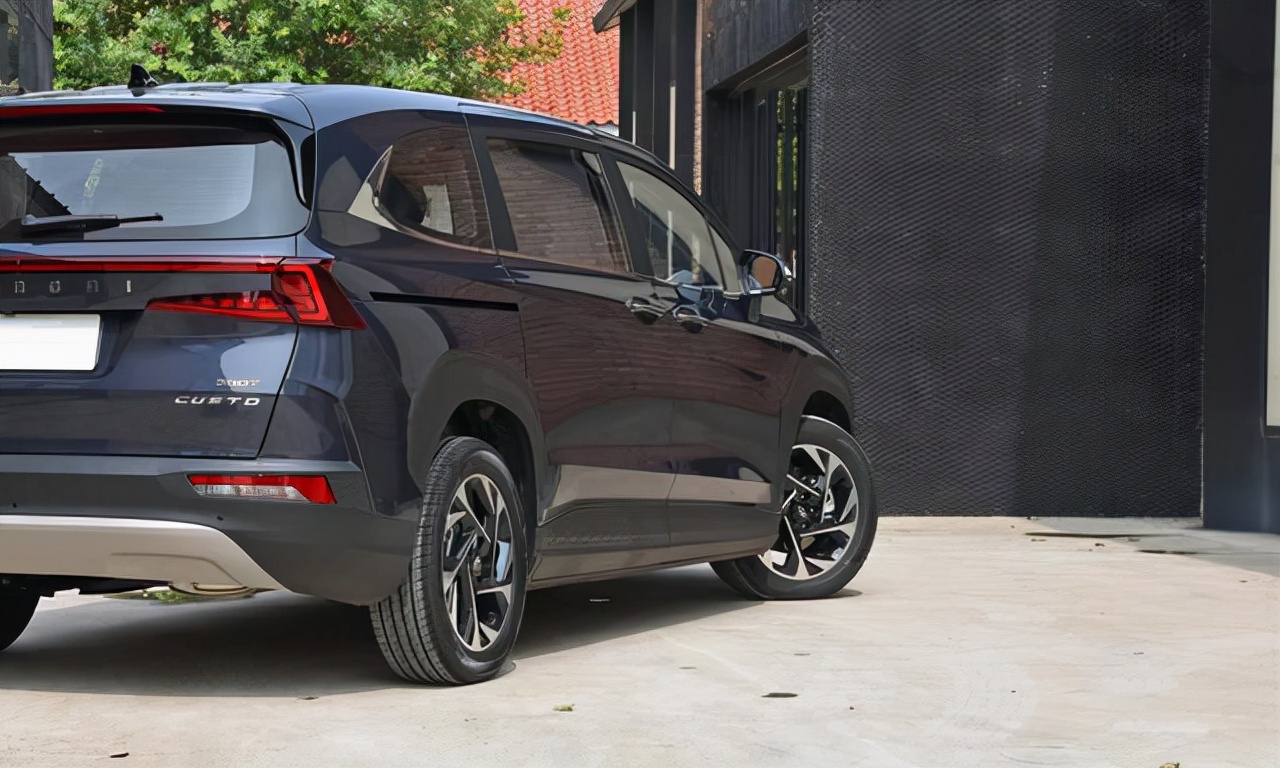 现代库斯途和gl8价格对比,现代库斯途和别克gl8哪个省油