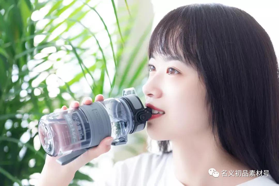 天热了给老公买个短袖,老公防摔水杯