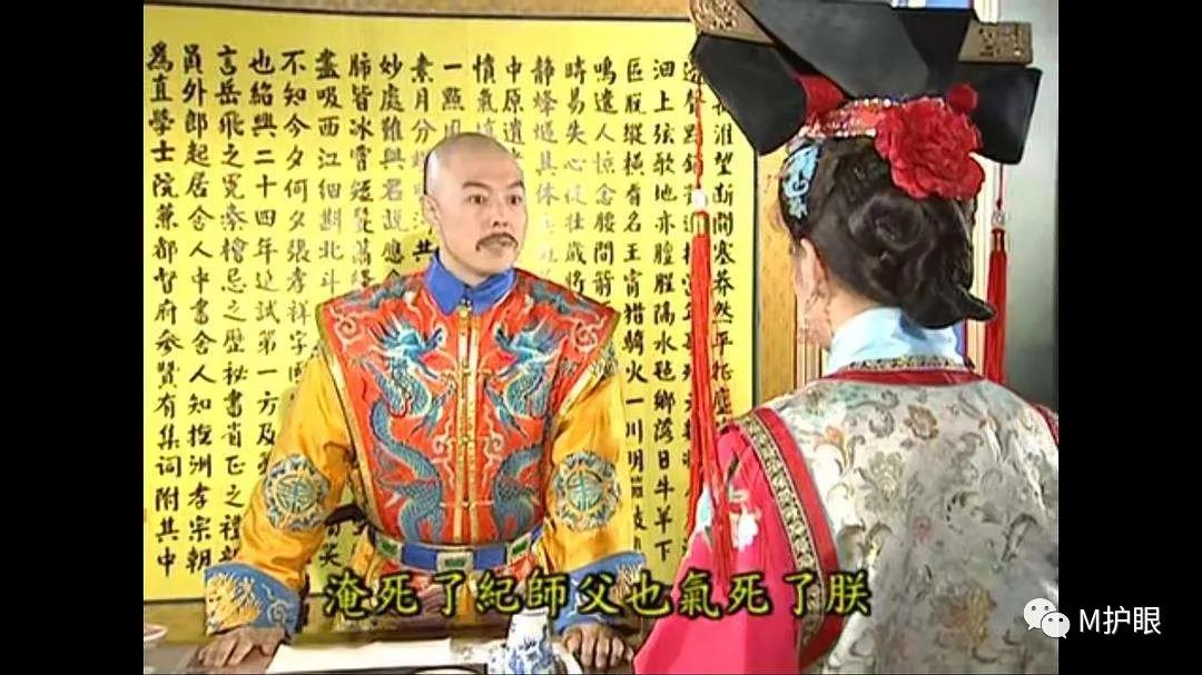 睡觉前喝水，第二天早起眼睛会肿，这是为什么？