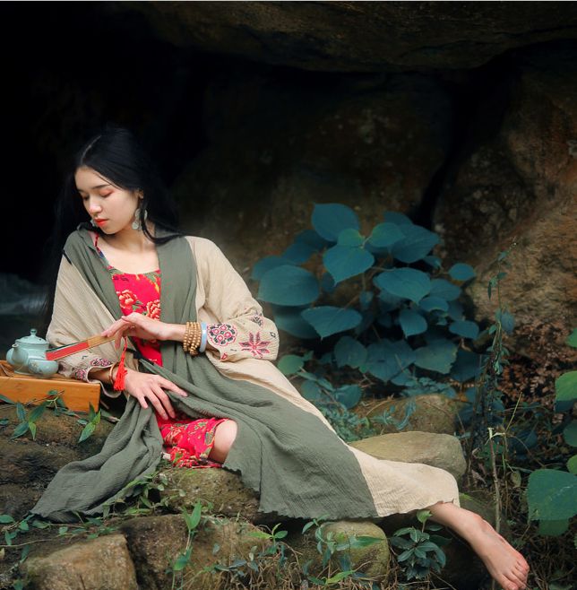 如梦之梦。一湖殇,一湖果,我分不清因果的。因为我醉了