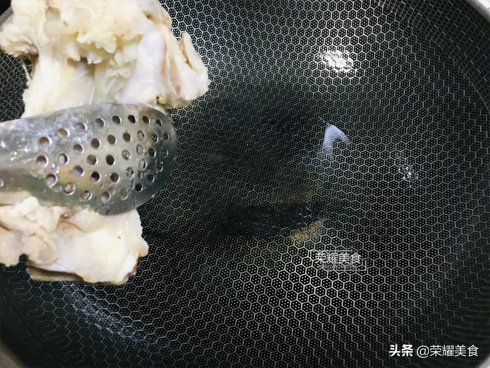 在家做牛骨汤底,做家常牛骨汤放什么佐料