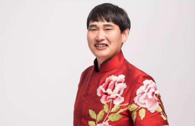 大衣哥品酒,大衣哥当评委被调侃