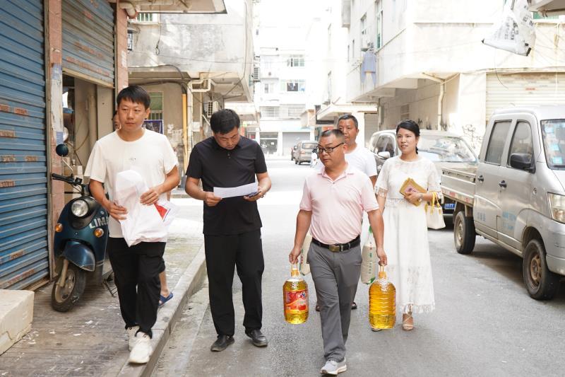 心系灾区贫困户捐款,心系家乡报桑梓爱心捐赠暖人心