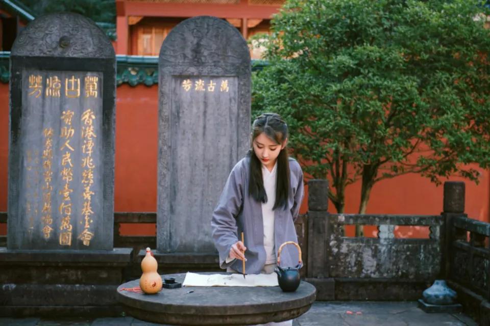 山顶云海自驾游,云海日出露营自驾游攻略