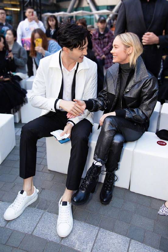 高伟光也太懂了吧，西装裤+脚踝取向*击狙**，这是什么“神仙脚踝”