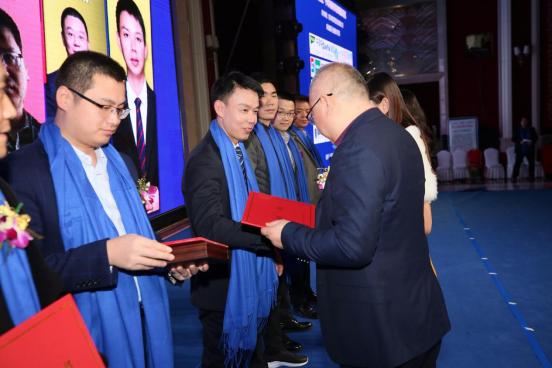 岚钻国际贸易总经理刘爱国获四川省室内装饰行业“优秀企业家”奖