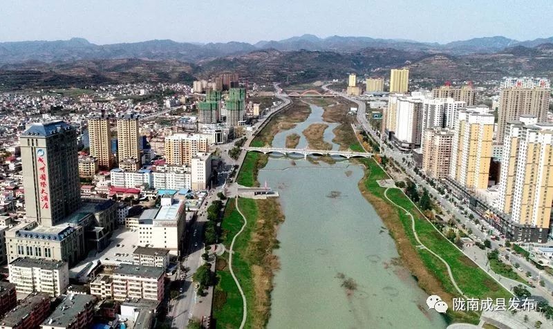 我叫成县，这是我2019年的自拍照~