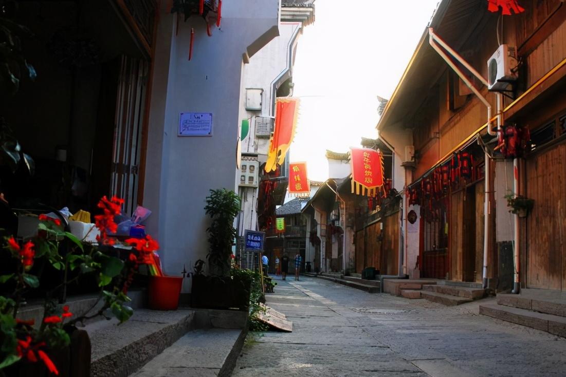 杭州最美的风景区排名前十,杭州有哪些值得一去的古镇古街