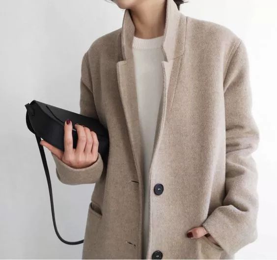 冬天的羊毛大衣怎么洗,冬天穿的衣服不洗怎么收拾