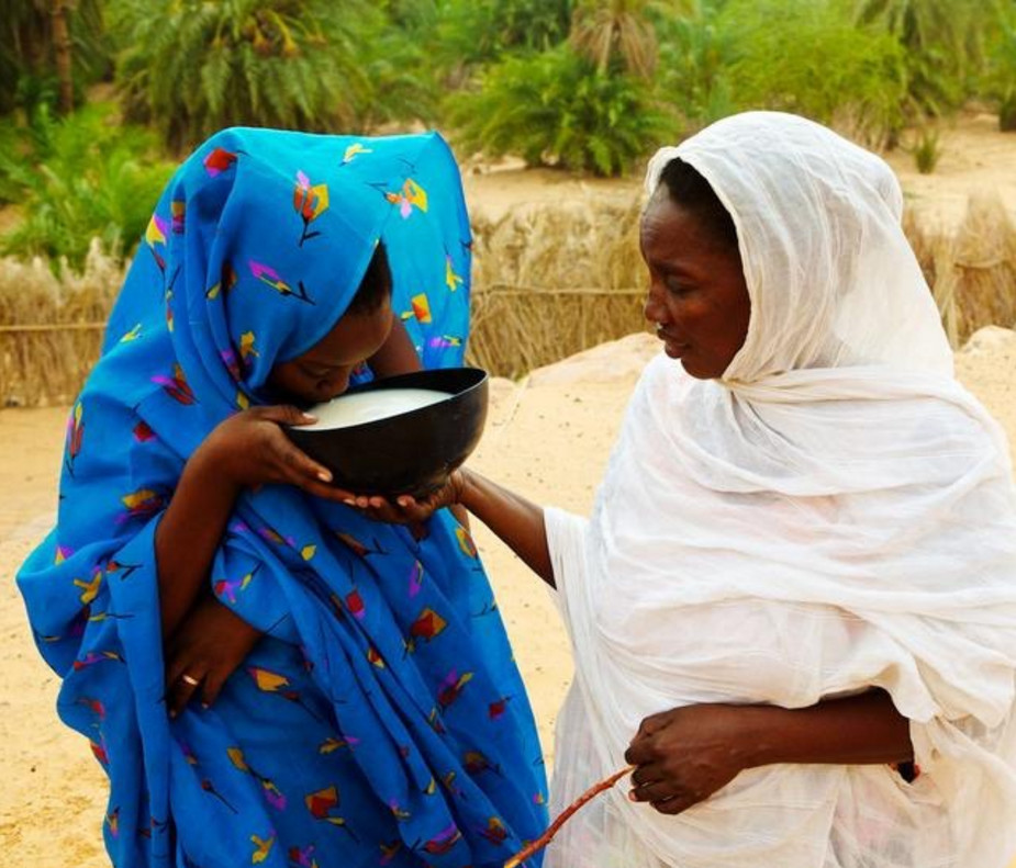 以吃为使命的女孩：非洲这个国家痴迷于以胖为美，根源是什么？