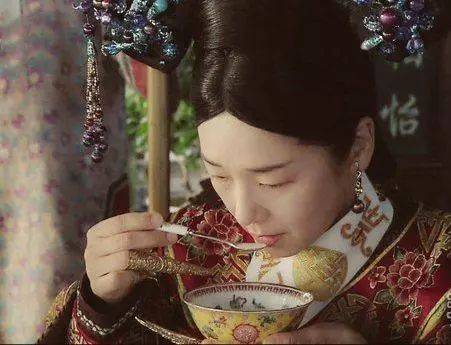 世界最节俭的女人,世界最奢侈的女人