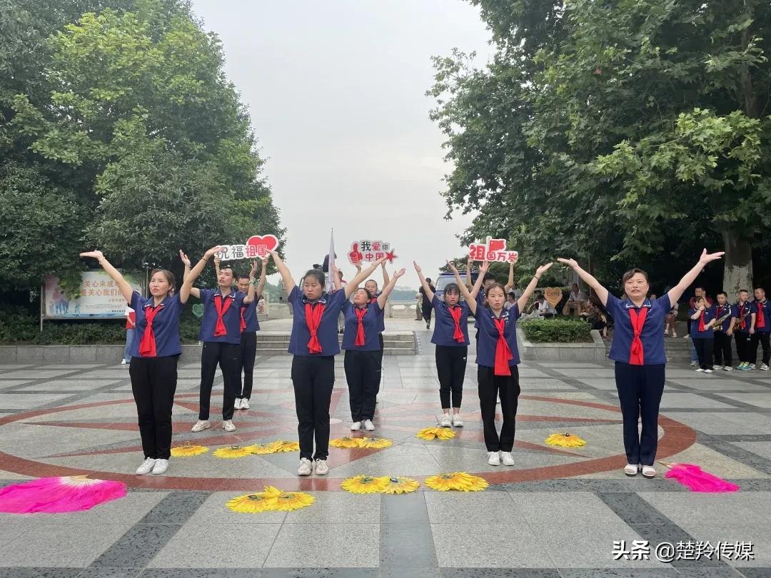 姚明2米36巨人,2米34巨人比姚明还高