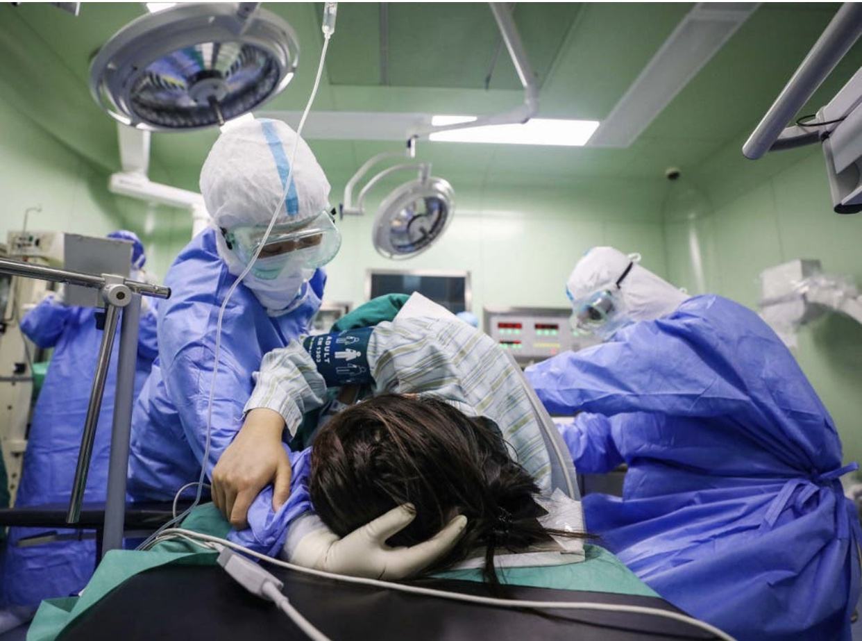 剖腹产手术把子宫拿出来,剖腹产手术需要从子宫取出胎儿吗