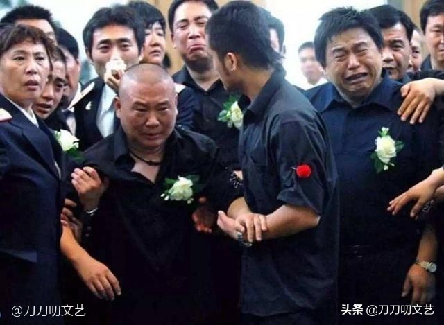 郭德纲说恩师侯耀文晚年,郭德纲连续14年悼念恩师侯耀文