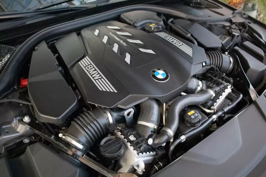 百万价格的丰田埃尔法到底强在哪,丰田埃尔法弹射起步