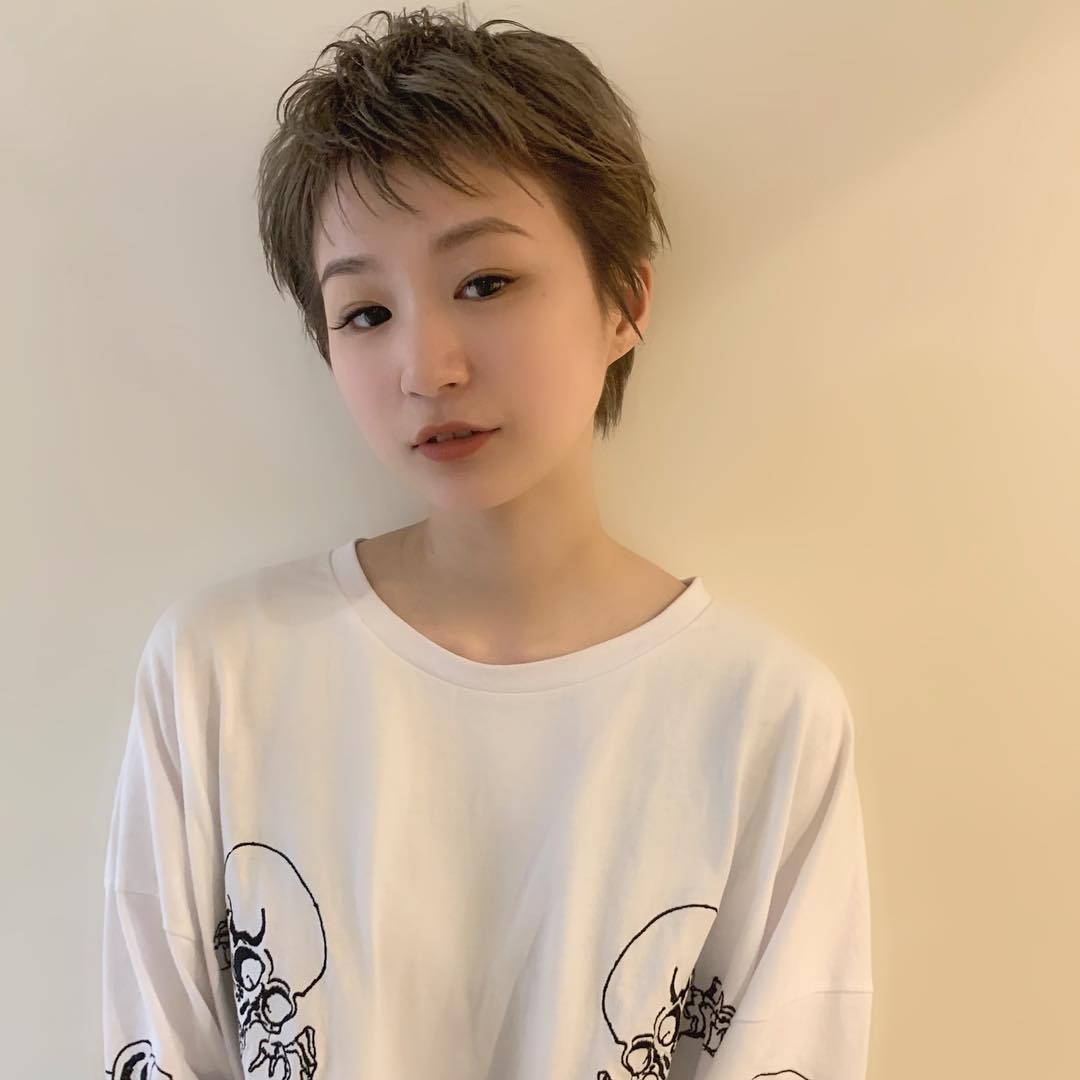 脸大圆的女生发质少适合什么发型,适合小圆脸女生发量少的发型