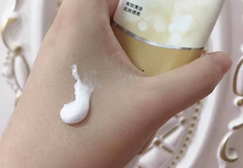 中老年用什么洗面奶洗脸更好,中老年干性皮肤美白祛斑洗面奶