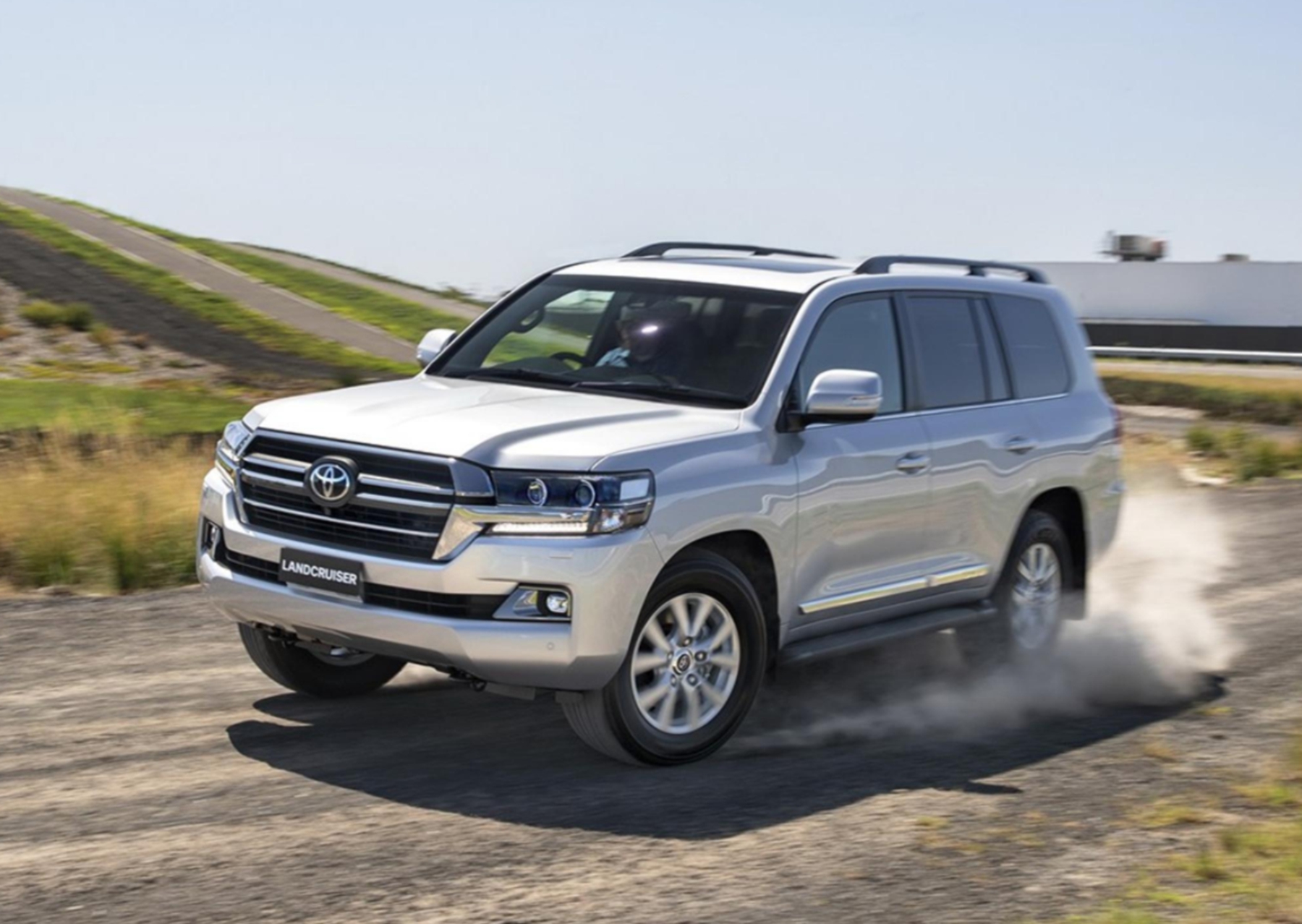 国内动辄六七十万的霸道,在俄罗斯卖多少钱?当地人:还没哈弗贵