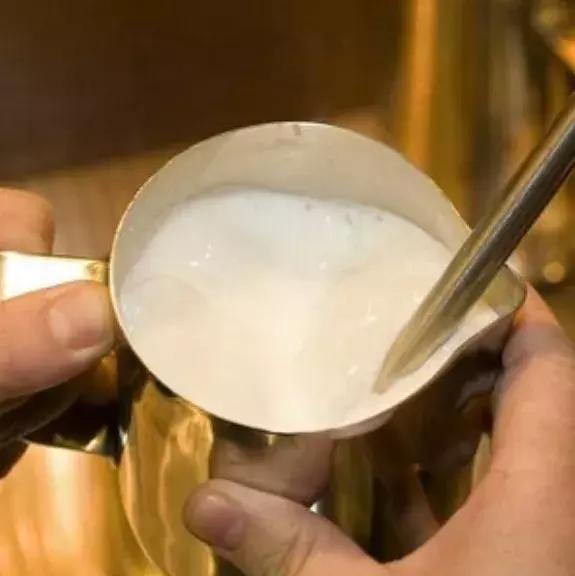 咖啡新手入门拿铁,拿铁咖啡是怎么做出来的