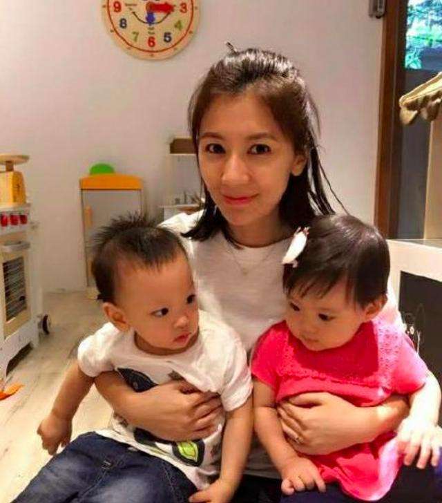 双胞胎姐妹矛盾父母怎么处理,双胞胎吵架父母怎么处理才合适