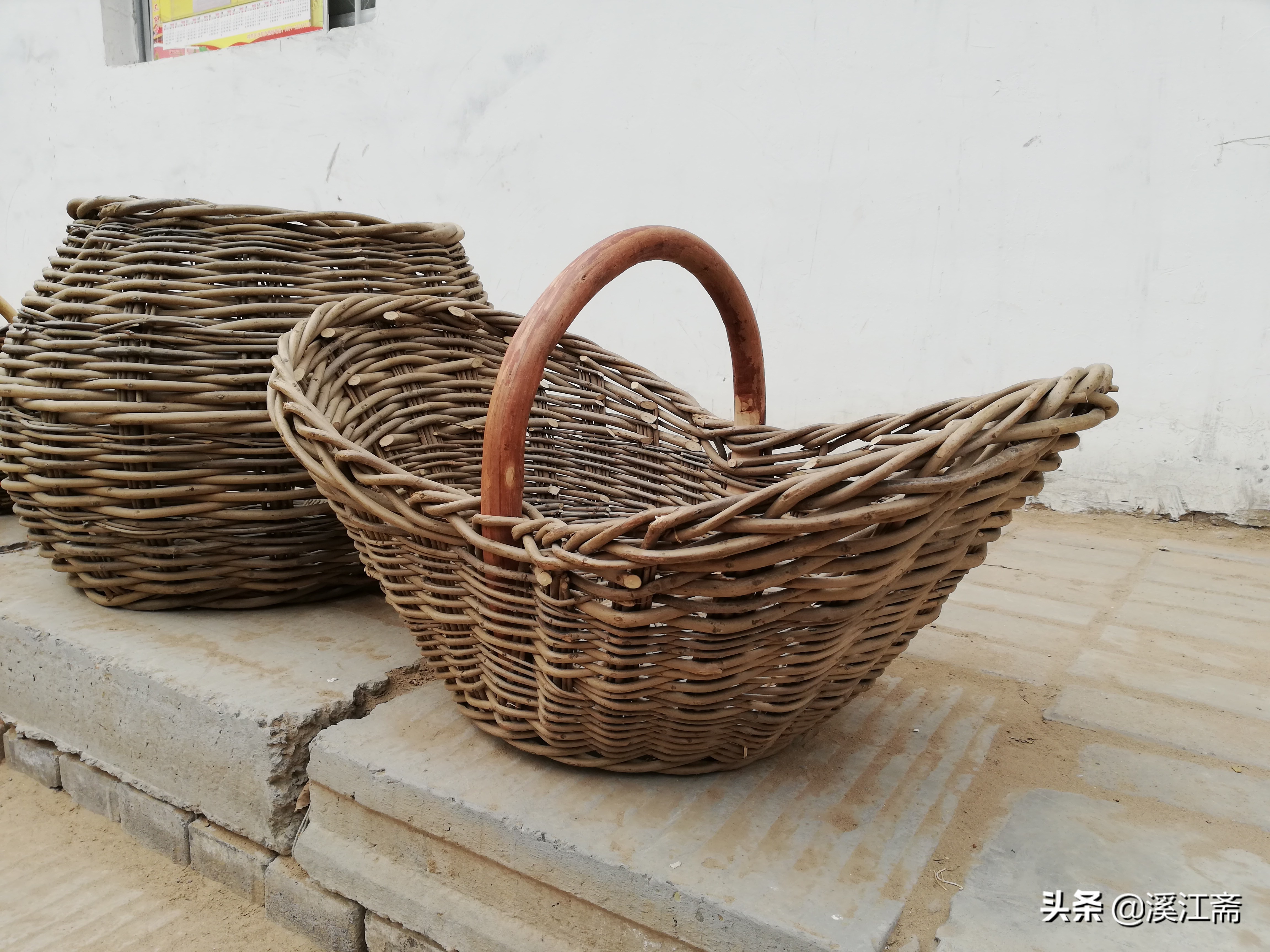 扶贫队员帮贫困户卖农产品,帮贫困户卖农产品发朋友圈