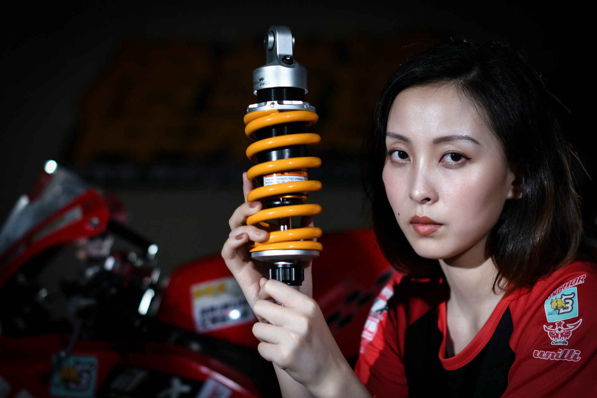 提高了稳定性与舒适度!野蛮公牛HPS前叉、XPS后减震