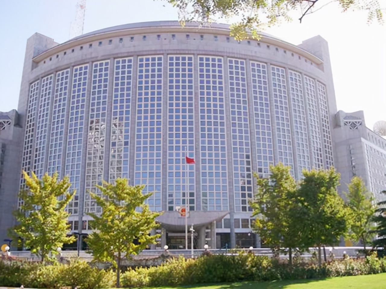 外媒不敢惹的中国女外交官，51岁的华春莹到底有多厉害？