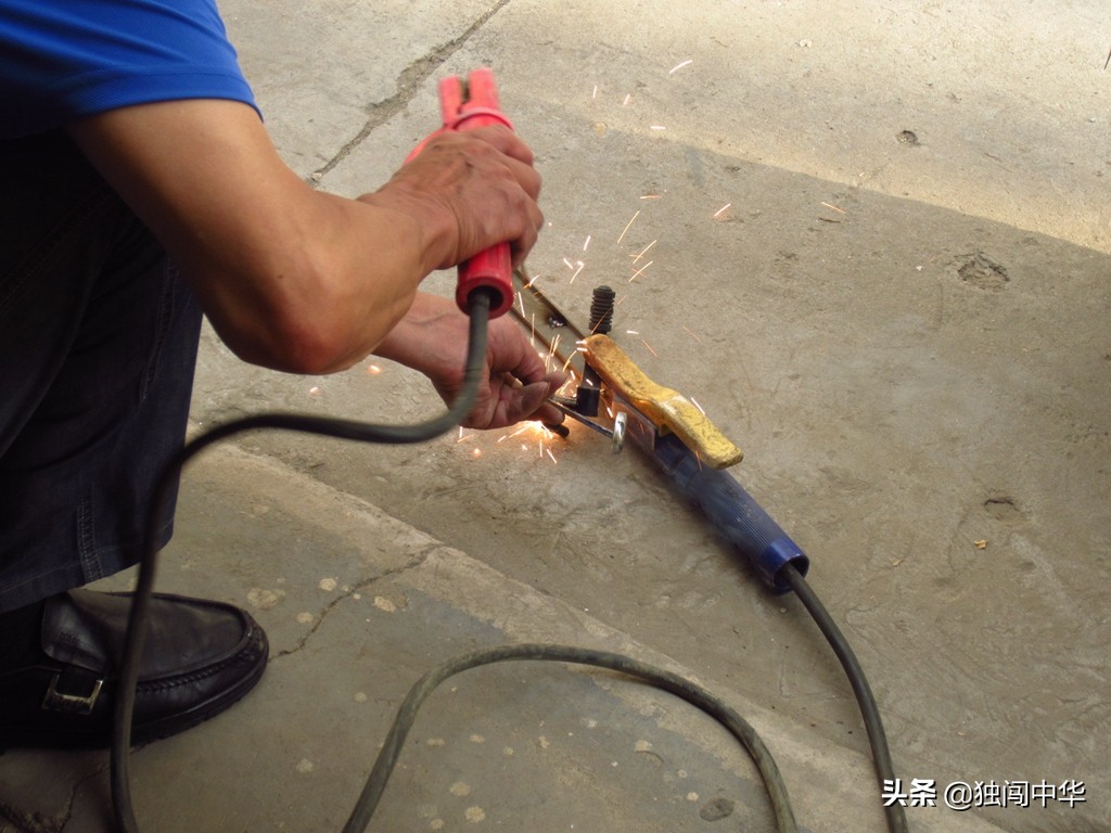 脚舒服了，鞋面也干净了---银钢悍路者300偏三轮换挡杆改前后踩