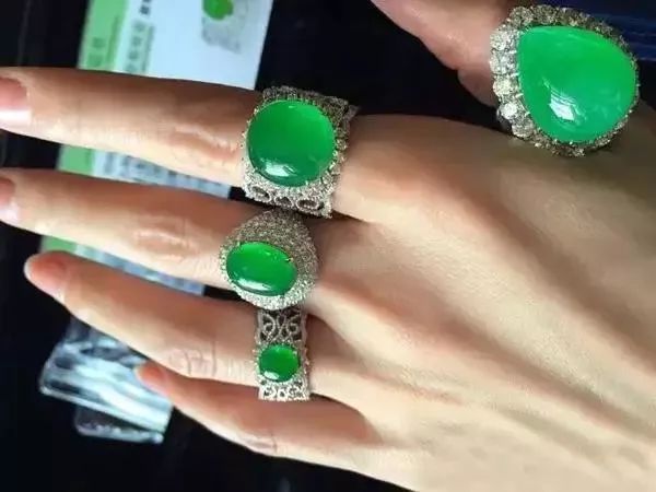 手镯磕裂了怎么处理,手镯有裂怎么修补