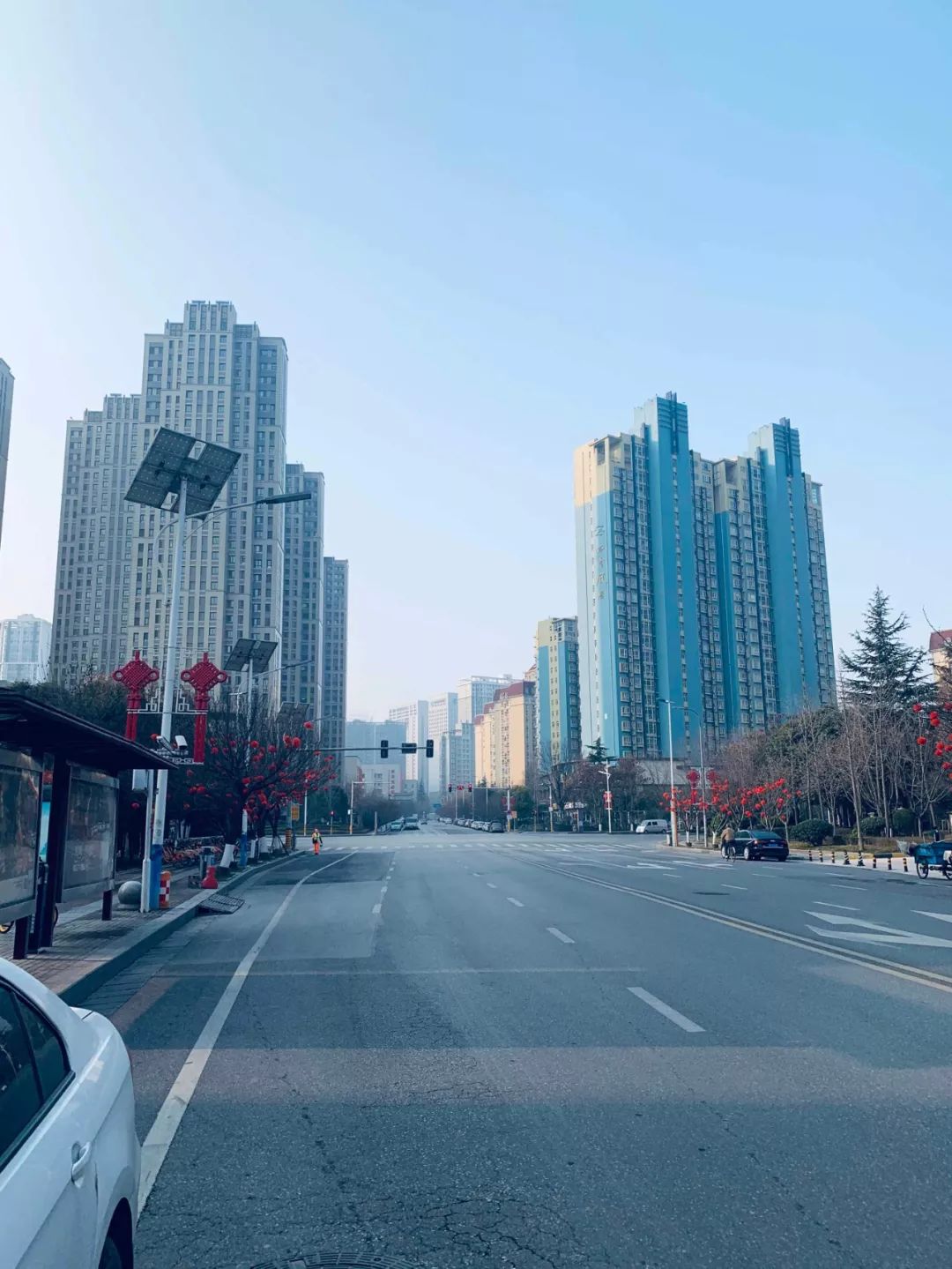 疫情下的县城夜晚照片真实,疫情时期农村的真实生活