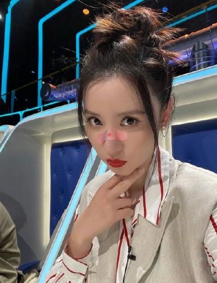 张萌被3岁女儿*力暴**戳伤鼻子,皮掀起来一块疼哭,在线求祛疤妙招