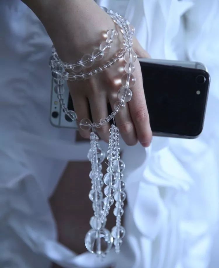 比起Ambush处了什么“对象”，我更关心这些小众配饰何时上新！