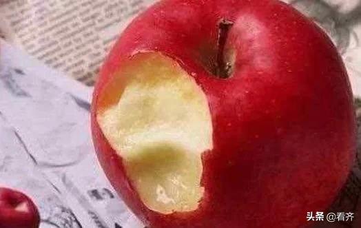 晚上吃苹果等于“自杀”？难道苹果会产生毒素？今天给大家说清楚