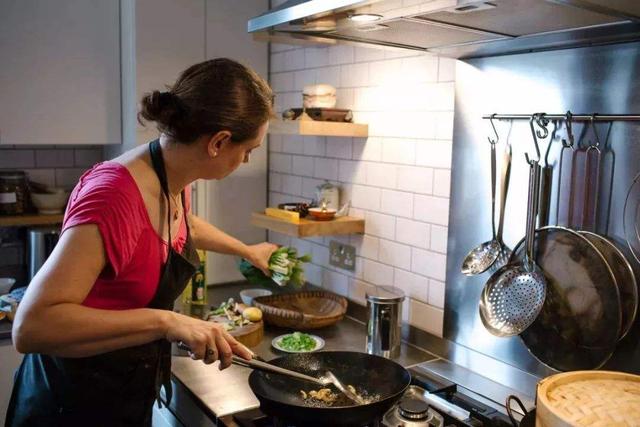 一个英国姑娘来中国学习川菜的真实经历，《鱼翅与花椒》读后感