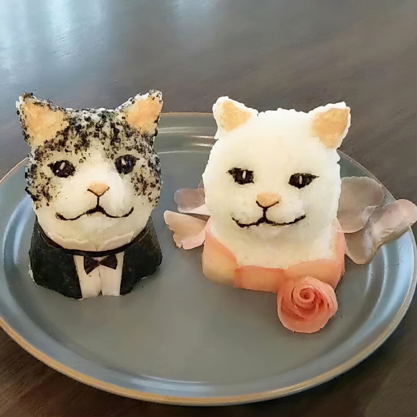 连饭团也开始“卖萌”了,你看它们的眼神,就问你舍不舍得下口?