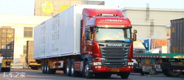 斯堪尼亚8x4牵引车多少钱一台,斯堪尼亚牵引车v8