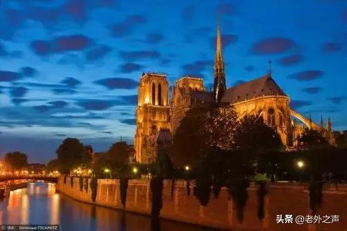 巴黎圣母院起火网友的评论,巴黎圣母院失火全过程
