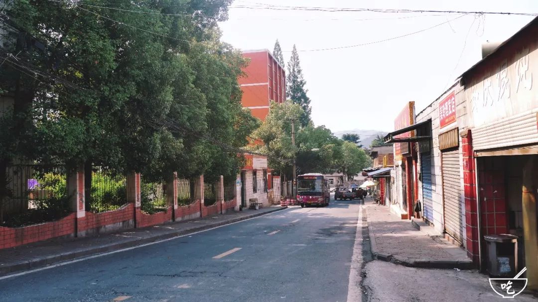 「十堰美食」51厂这家店，开了20多年只卖1种面，味道仍旧让人痴迷