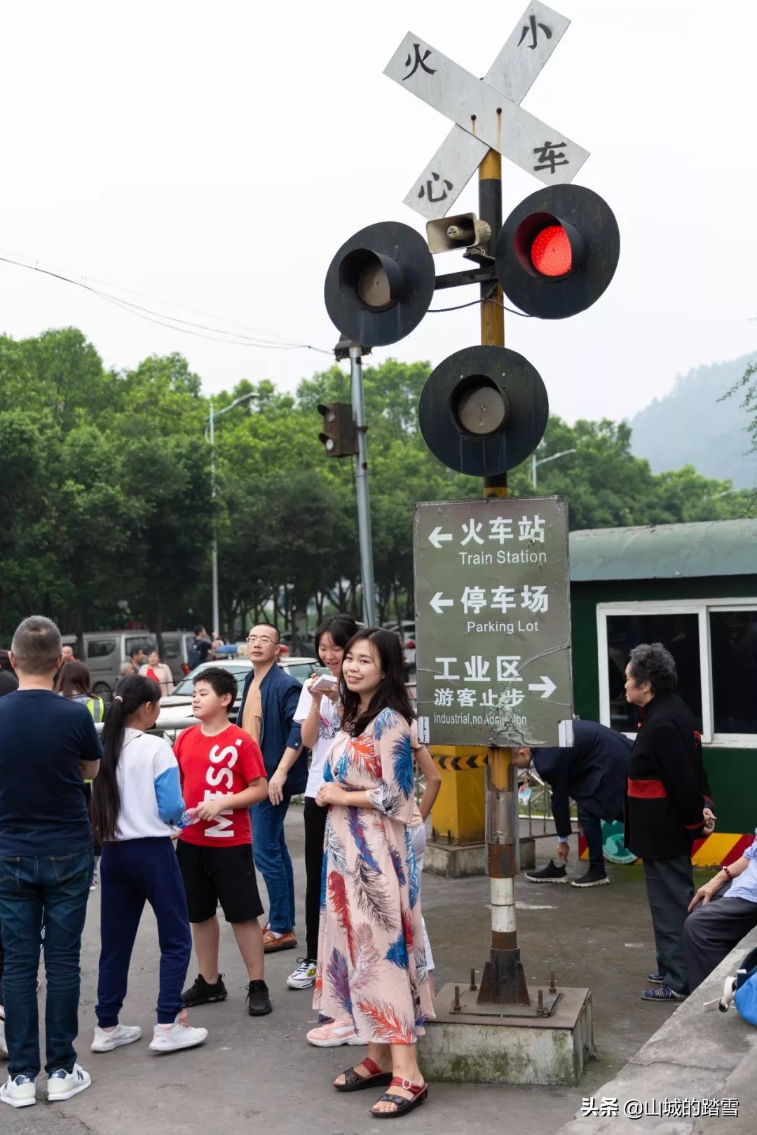 乐山嘉阳小火车值得去吗,嘉阳小火车与乐山大佛相隔多远