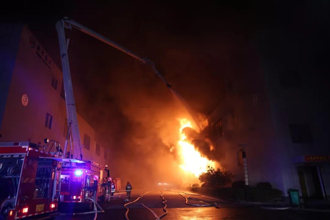 严肃追责▏企业厂房发生火灾，不只是经济损失！