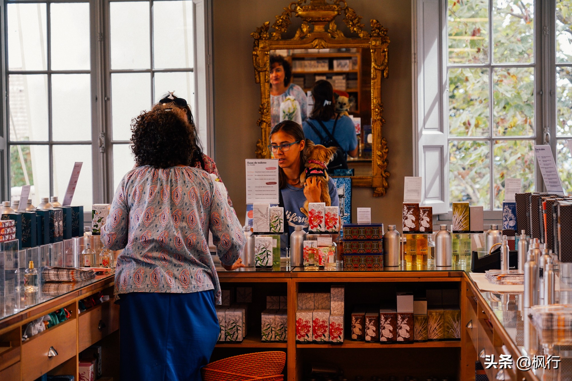 比巴黎浪漫还安全，南法海边的这几个风情小镇，好莱坞电影取景地