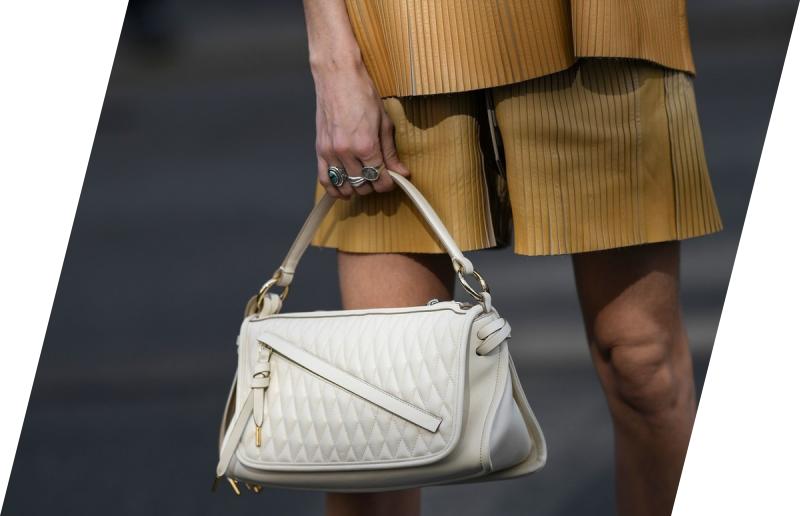 休闲百搭斜挎云朵包,高级感白色大包包洋气大方