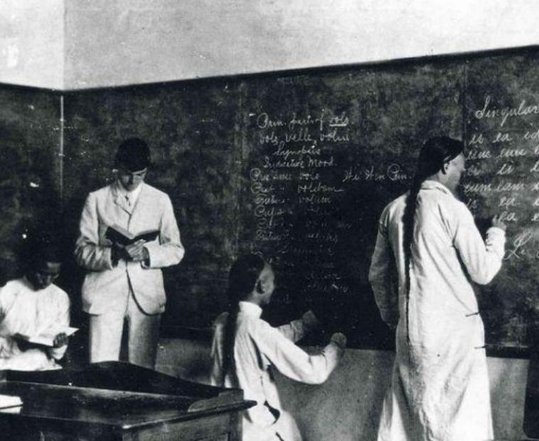 清末成立的总理衙门，其地位如何，又兼有哪些职能？