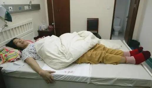 中国第一女巨人22岁2米42,世界第一巨人女人