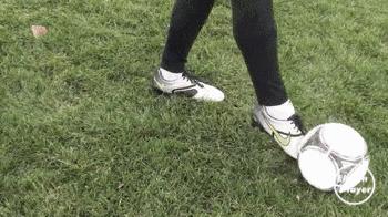 足球必须的五个射门小技巧,足球个人技巧和射门技巧