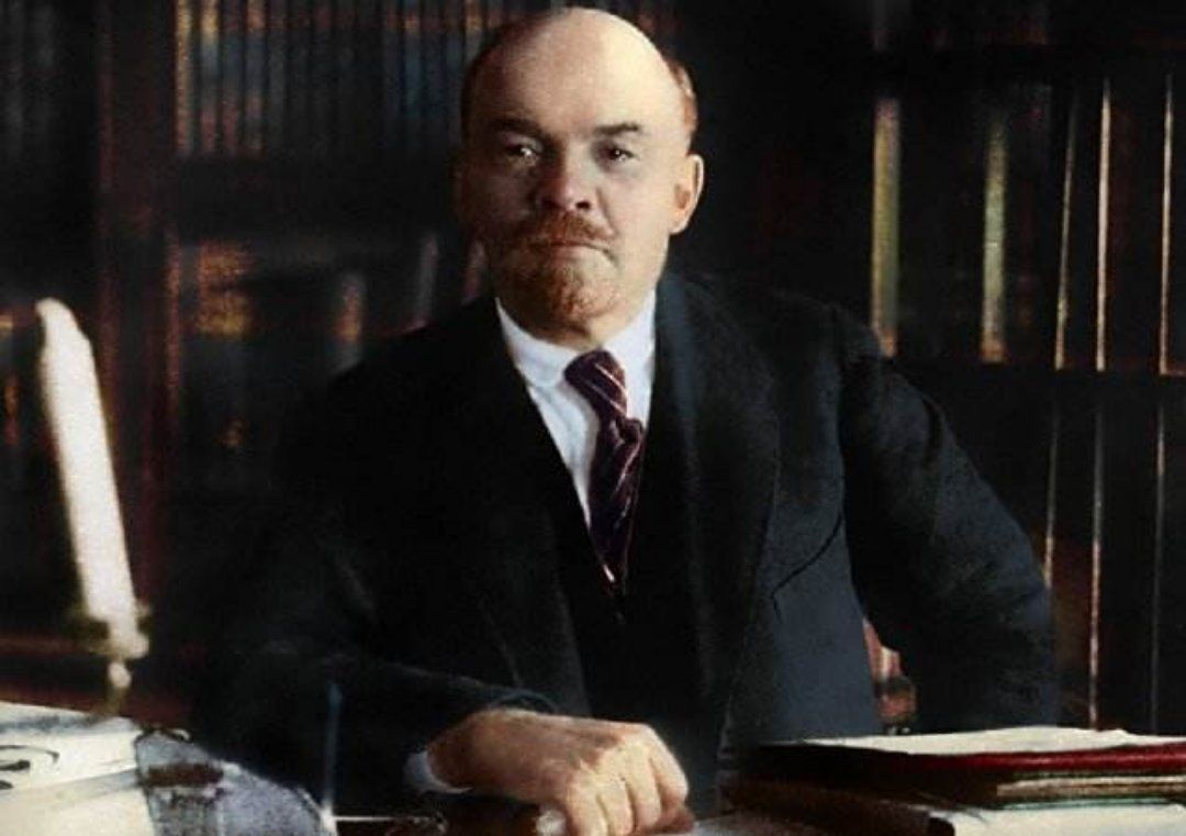 带毒的*弹子**射向列宁