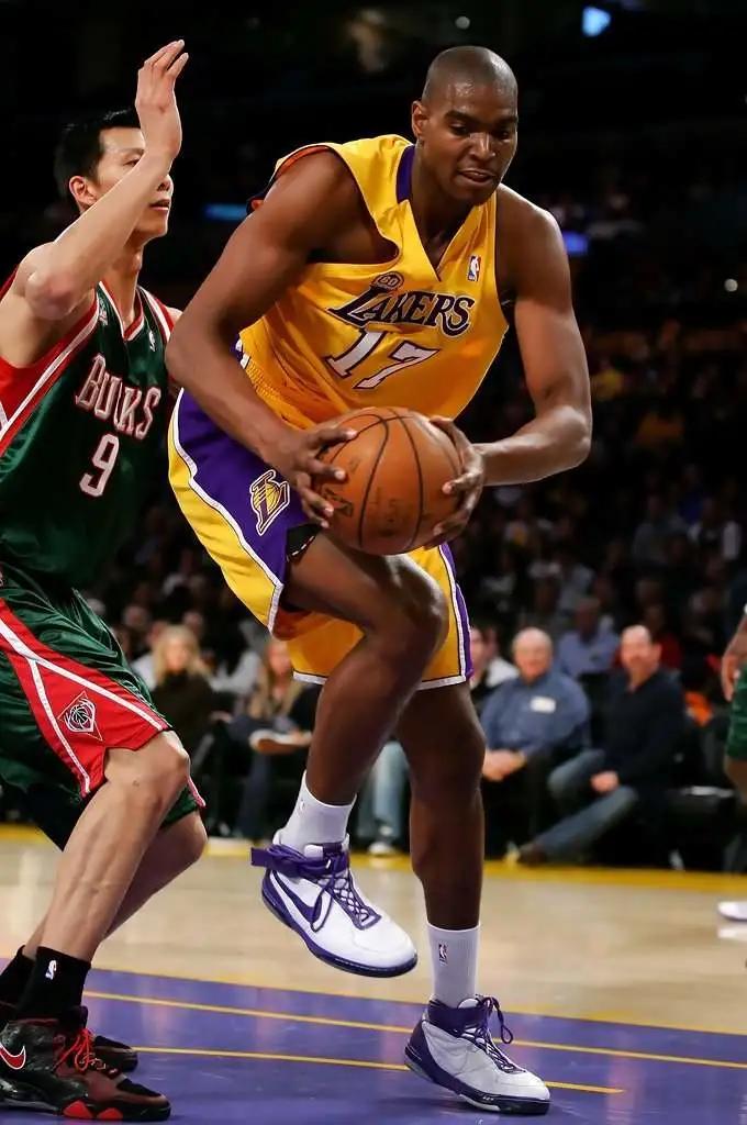 易建联nike篮球签名,nike易建联1代