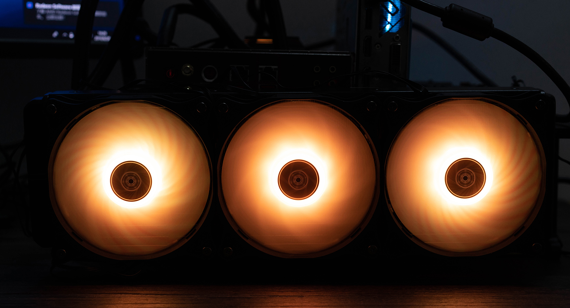 入手十二核旗舰就能爽了？你还缺一个强悍的360水冷