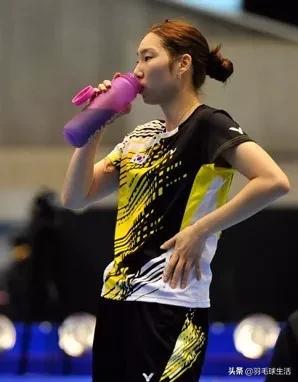 打球出汗如何补,打球出汗后怎样补水才是科学的